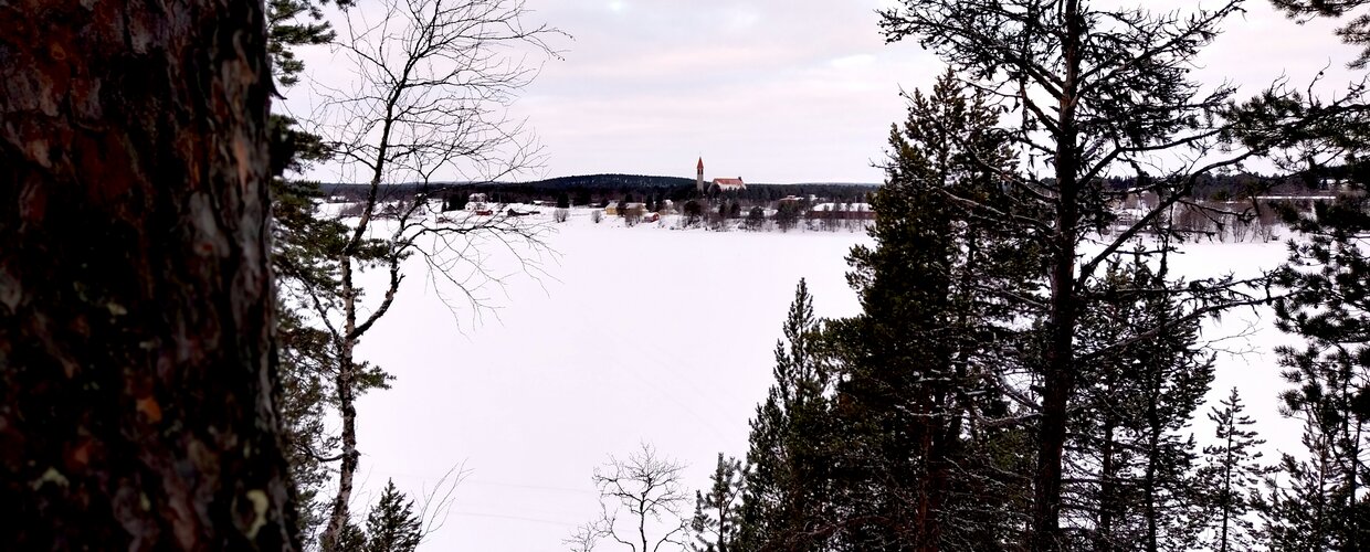Looking across frozen Lake Ounasjarvi in Hetta from a high viewpoint